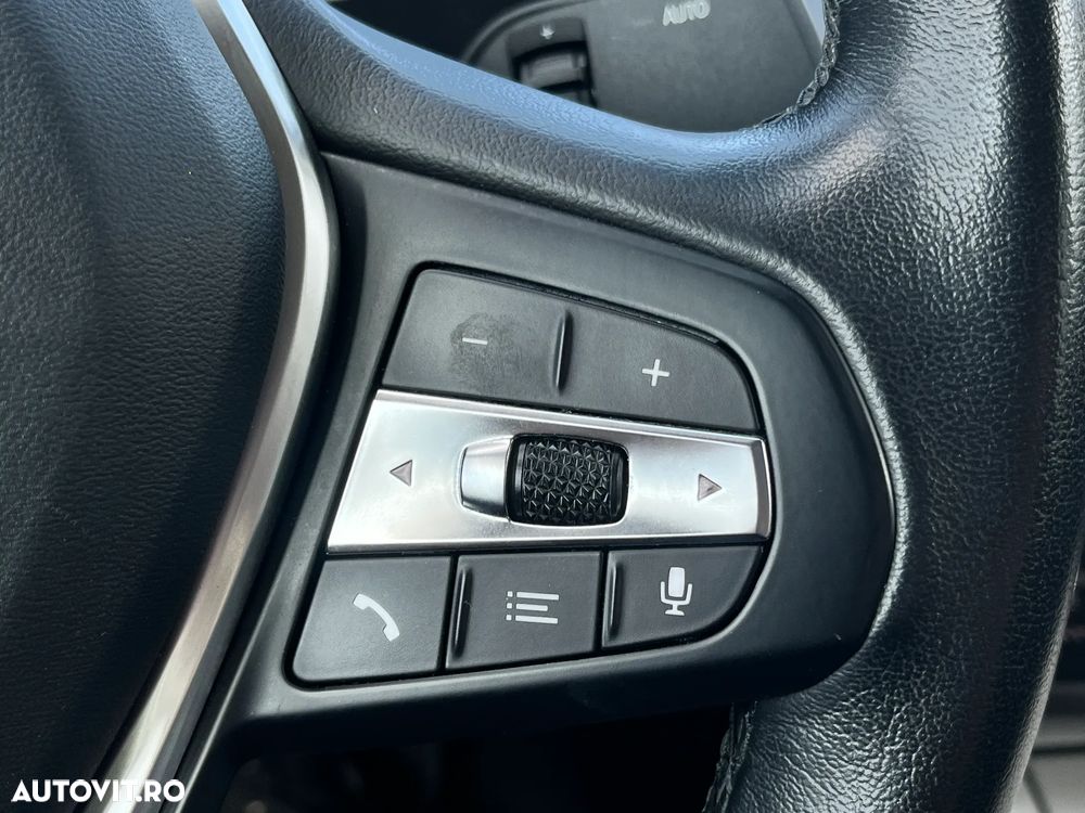 BMW Seria 3 330i xDrive AT - 17