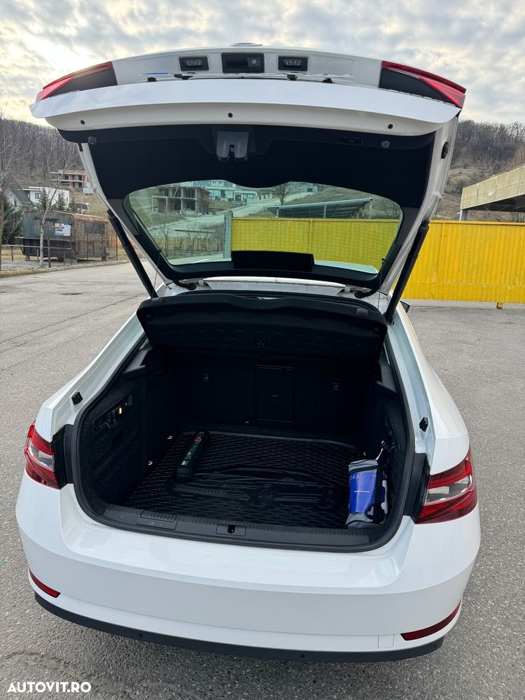 Skoda Superb 1.6 TDI DSG Ambition - 14