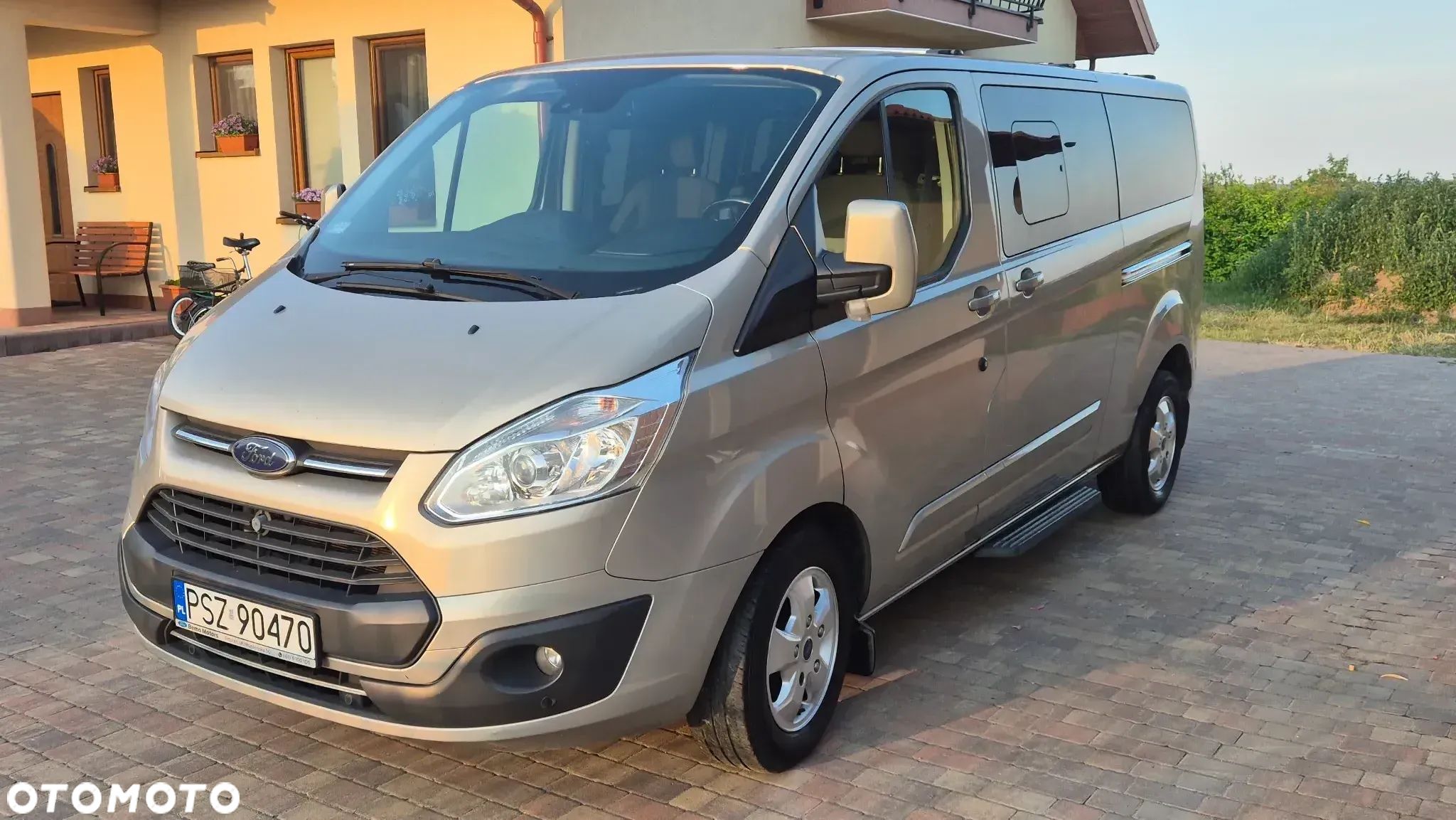 Ford Tourneo Custom - 1