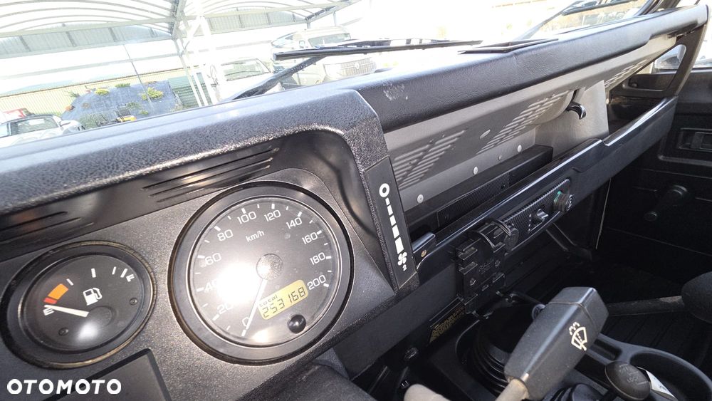 Land Rover Defender 110 Hard Top E - 11