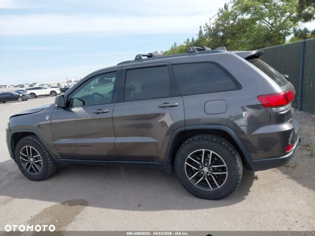 Jeep Grand Cherokee - 11