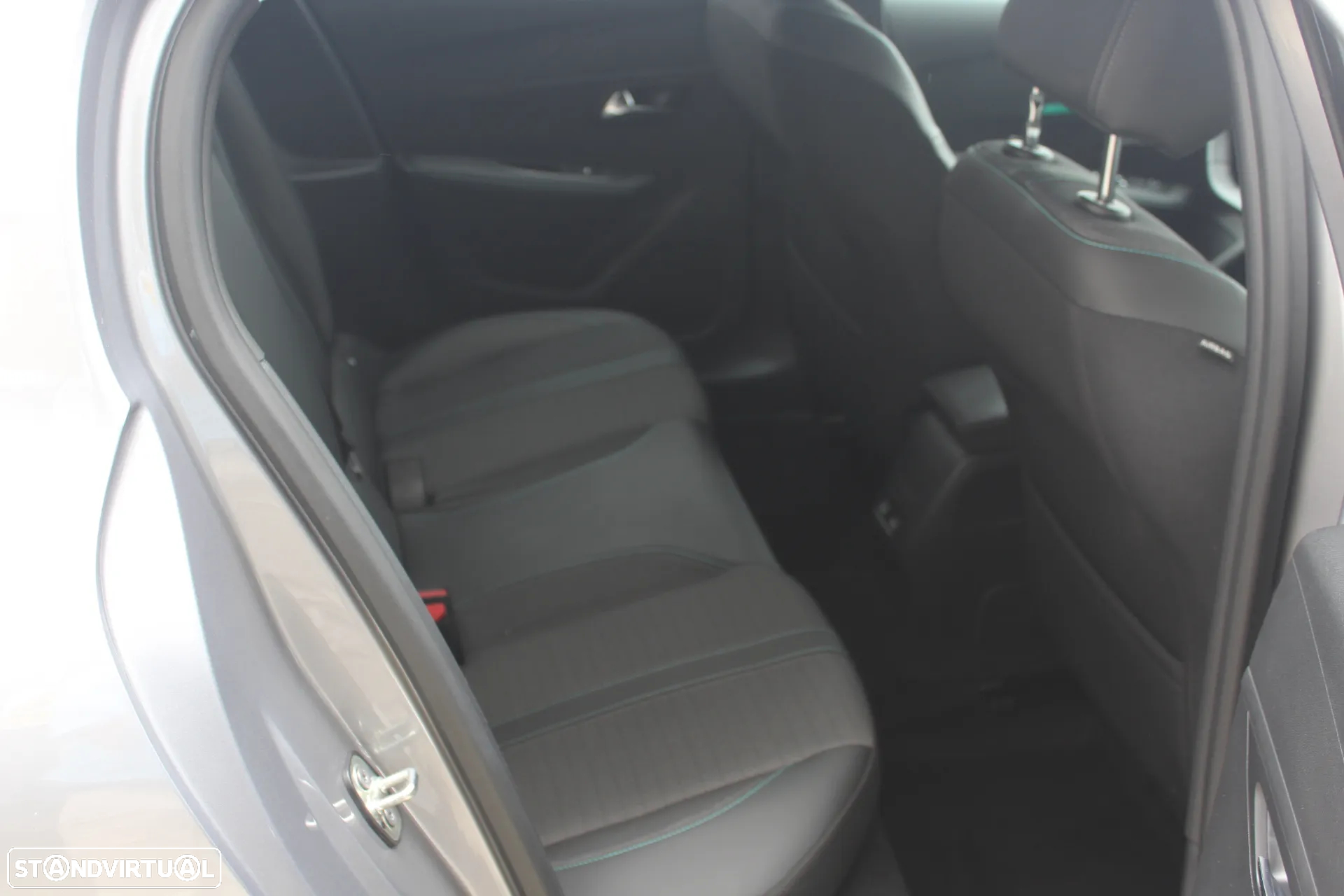 Peugeot e-208 50 kWh Allure - 24