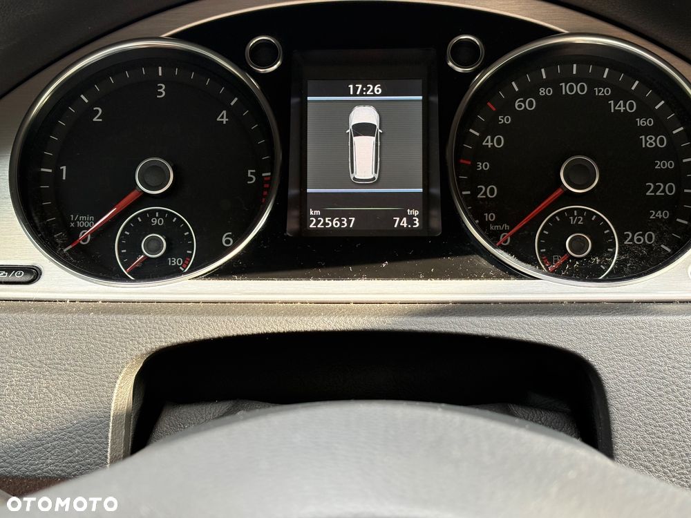Volkswagen Passat 2.0 TDI DSG BlueMotion Technology R-Line - 4