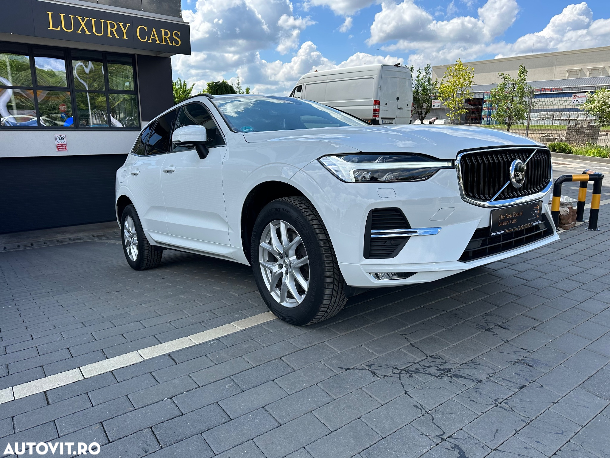 Volvo XC 60 B4 MHEV AT8 FWD Momentum Pro - 2