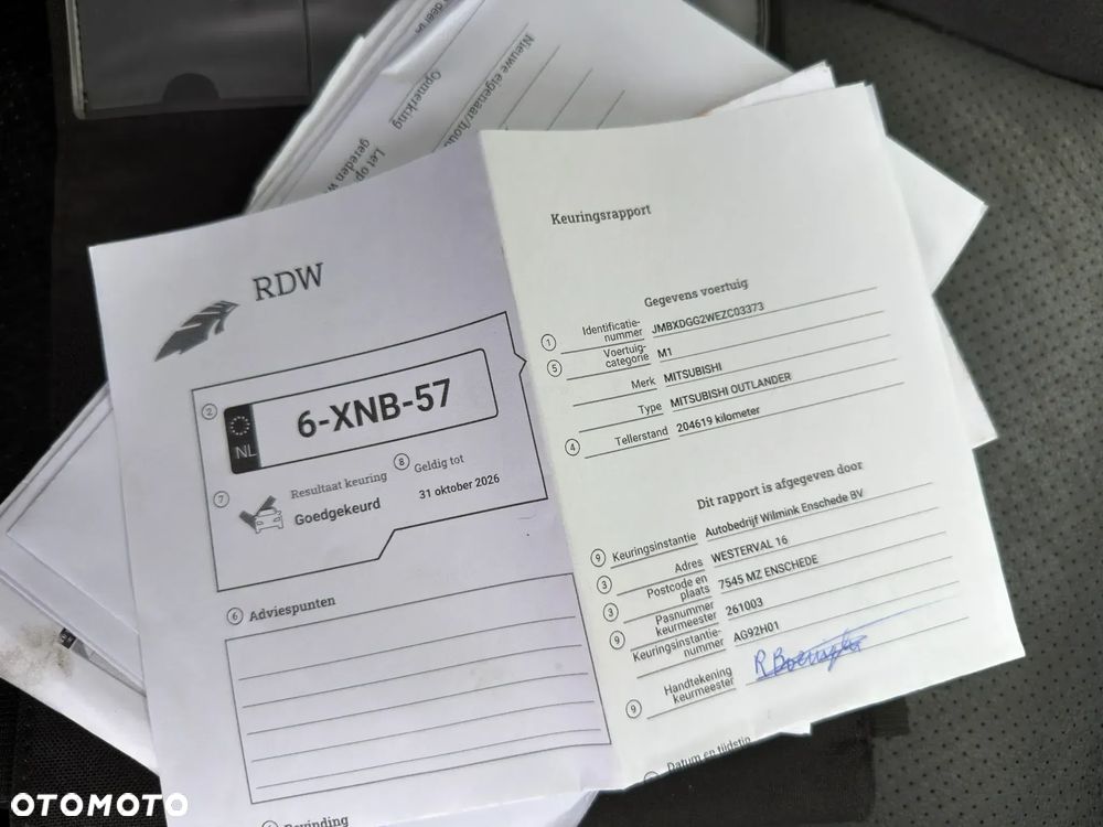 Mitsubishi Outlander Instyle NAVI + - 40