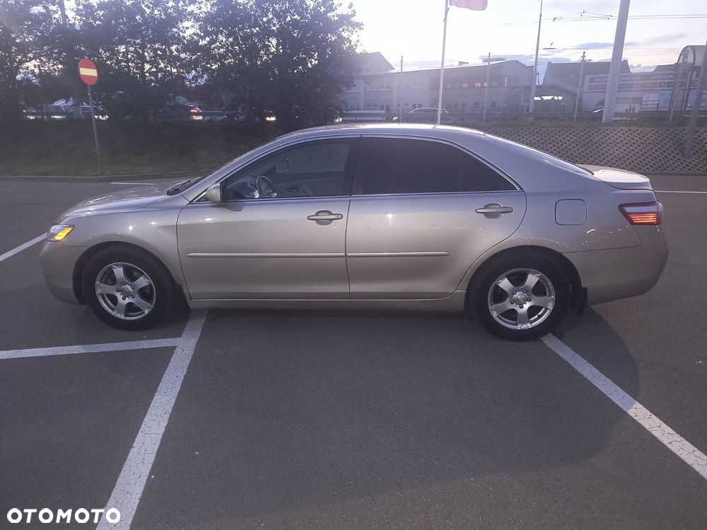 Toyota Camry - 2