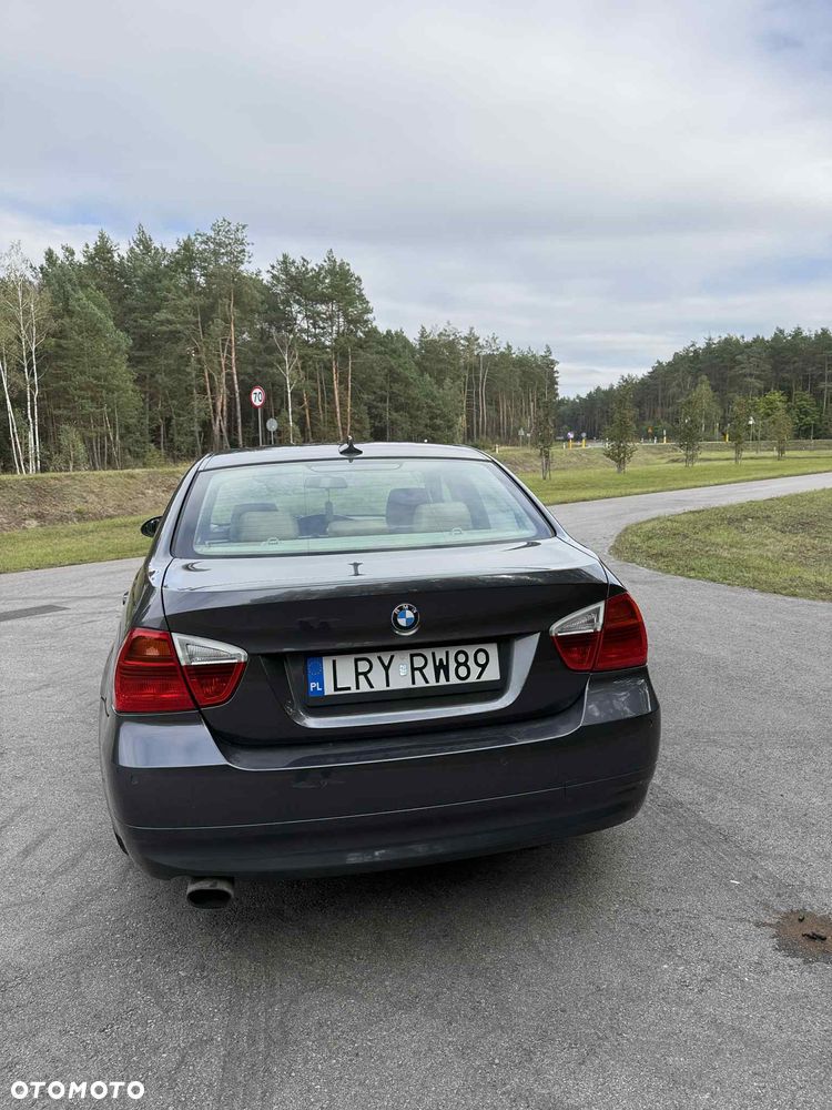 BMW Seria 3 318i - 5
