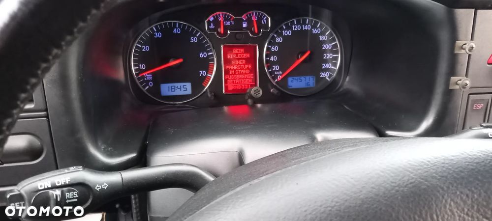 Volkswagen Caravelle Standard - 31