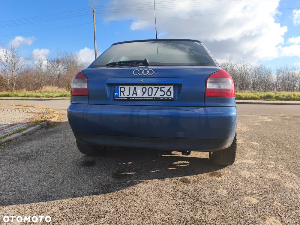 Audi A3 Sportback 1.9 TDI Ambiente Tiptronic - 11
