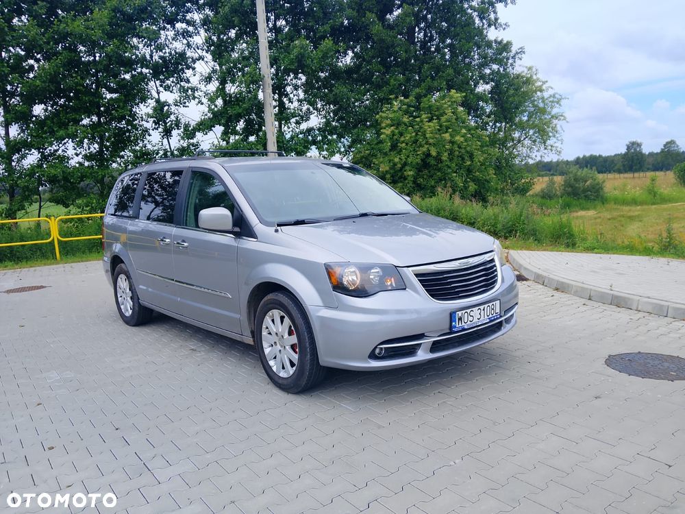 Chrysler Town & Country - 5