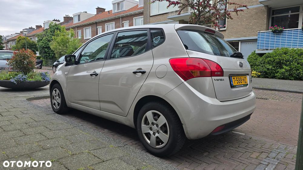 Kia Venga - 8