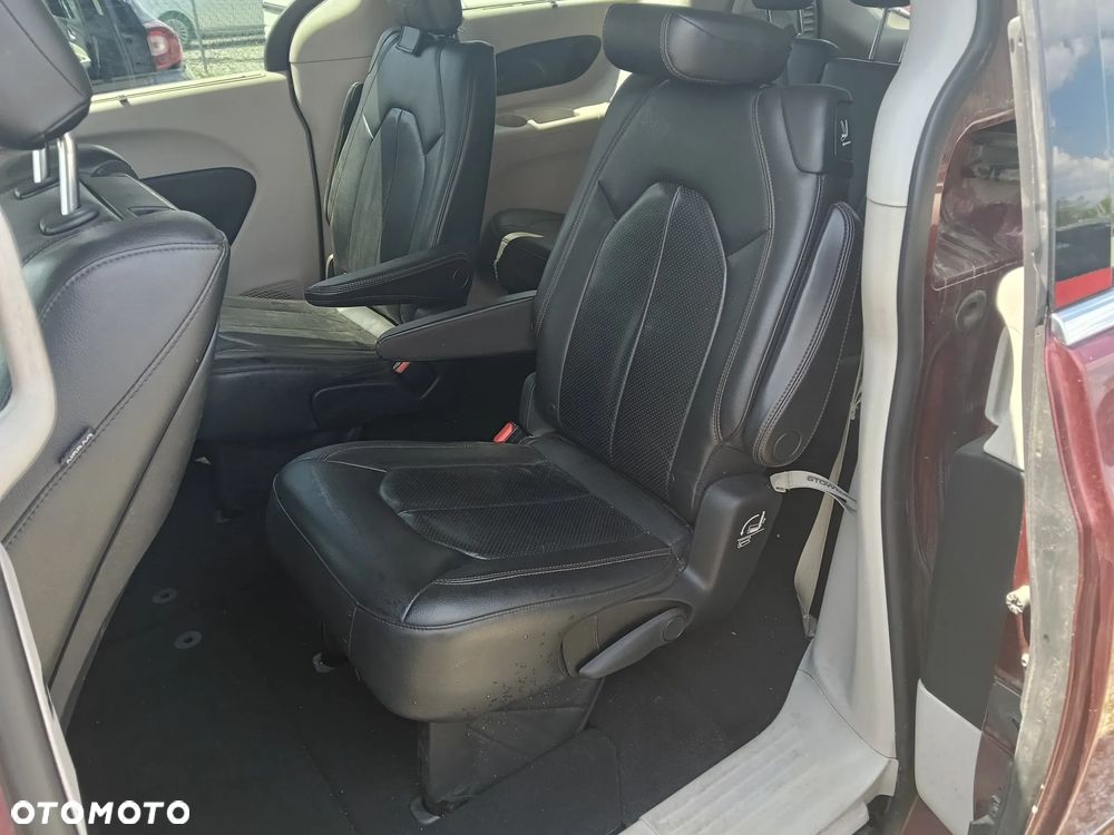 Chrysler Pacifica - 9