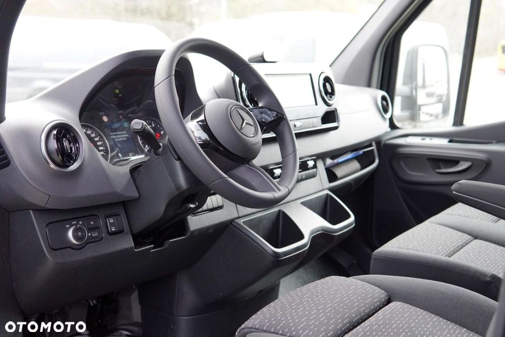 Mercedes-Benz Sprinter - 12