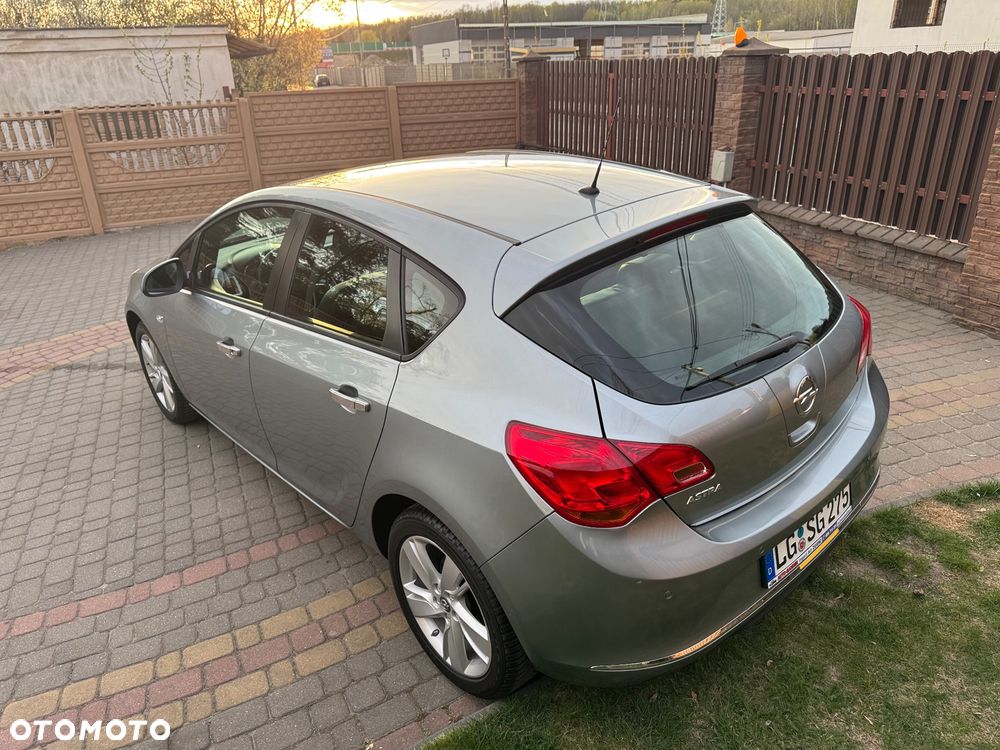 Opel Astra 1.6 Enjoy EU6 - 9