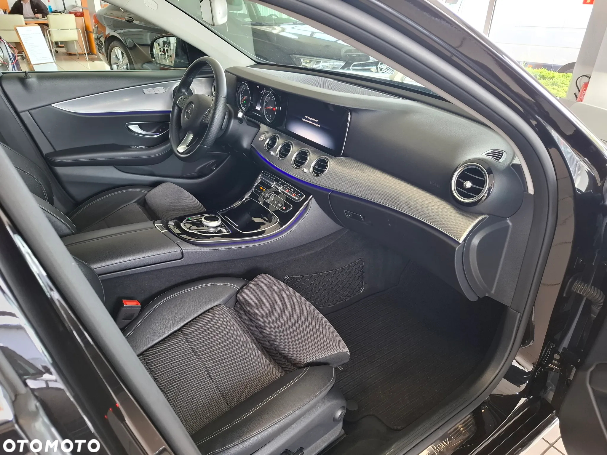 Mercedes-Benz Klasa E 250 9G-TRONIC - 22