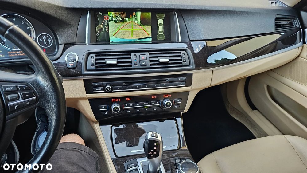 BMW Seria 5 528i xDrive Sport-Aut Luxury Line - 37