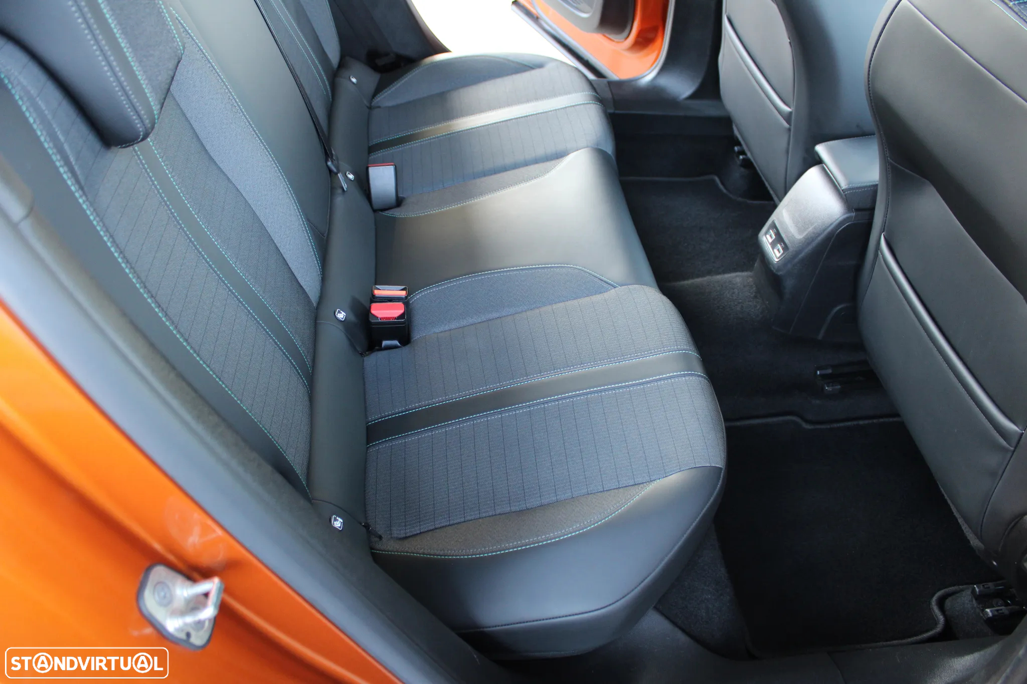 Peugeot 2008 1.2 PureTech Allure Pack - 41
