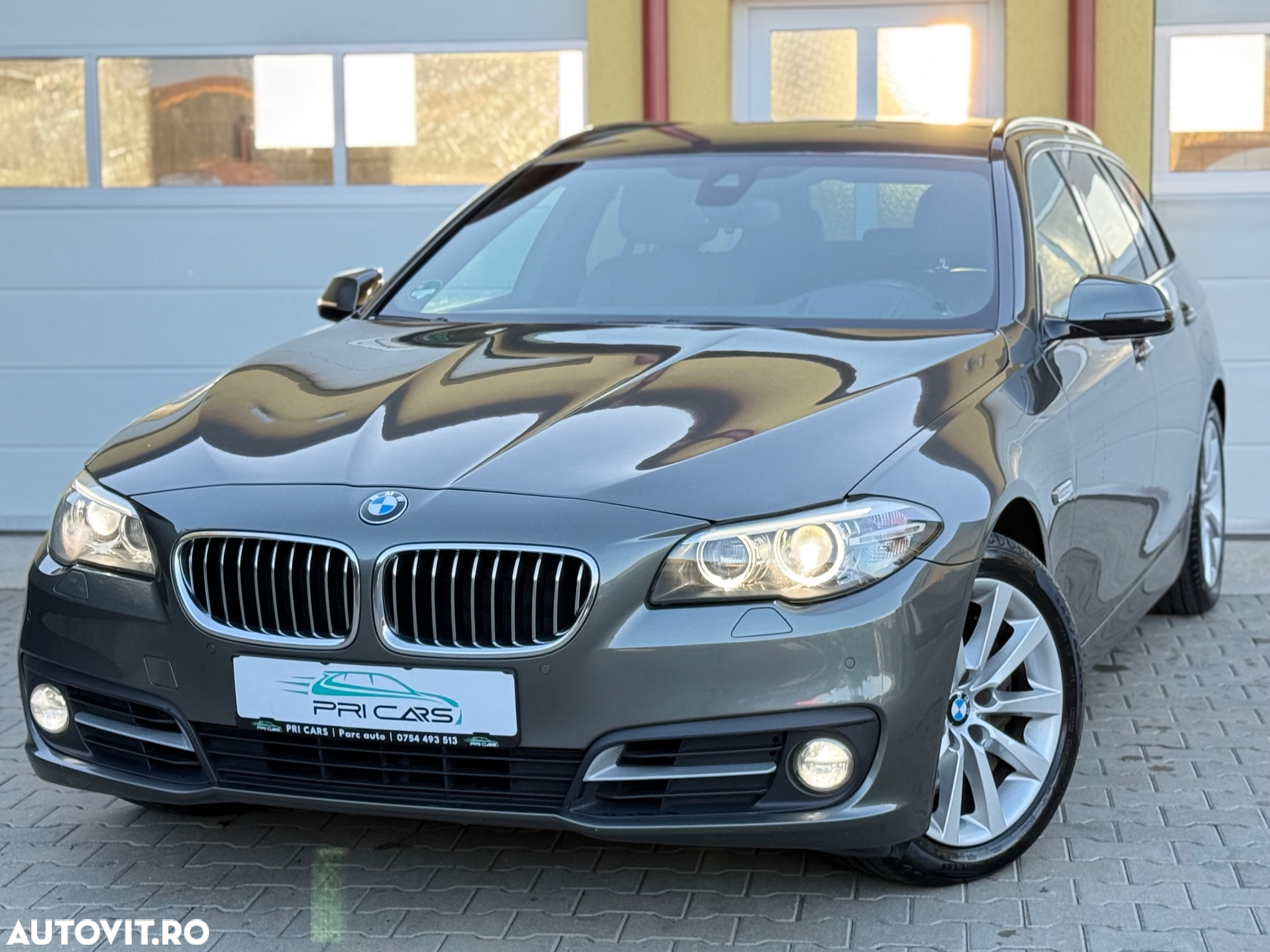BMW Seria 5 525d Touring Aut. - 2