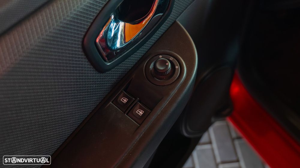 Renault Clio 0.9 TCe Limited - 12