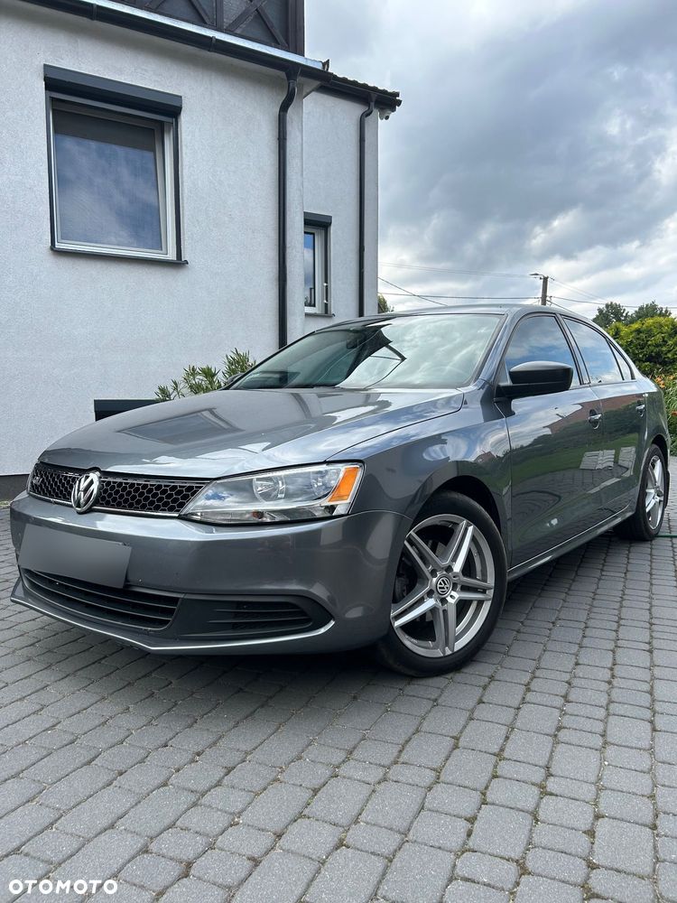 Volkswagen Jetta - 1
