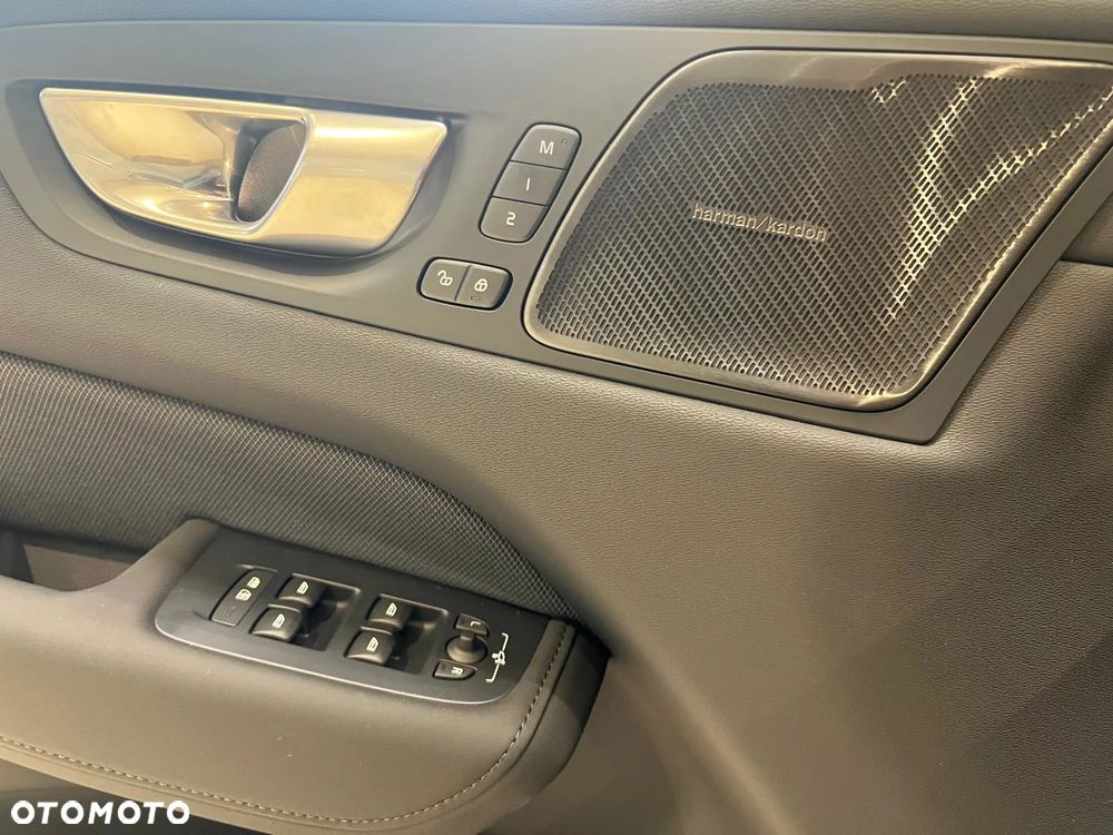 Volvo XC 60 T8 Plug-In Hybrid AWD Ultimate Black Edition - 30