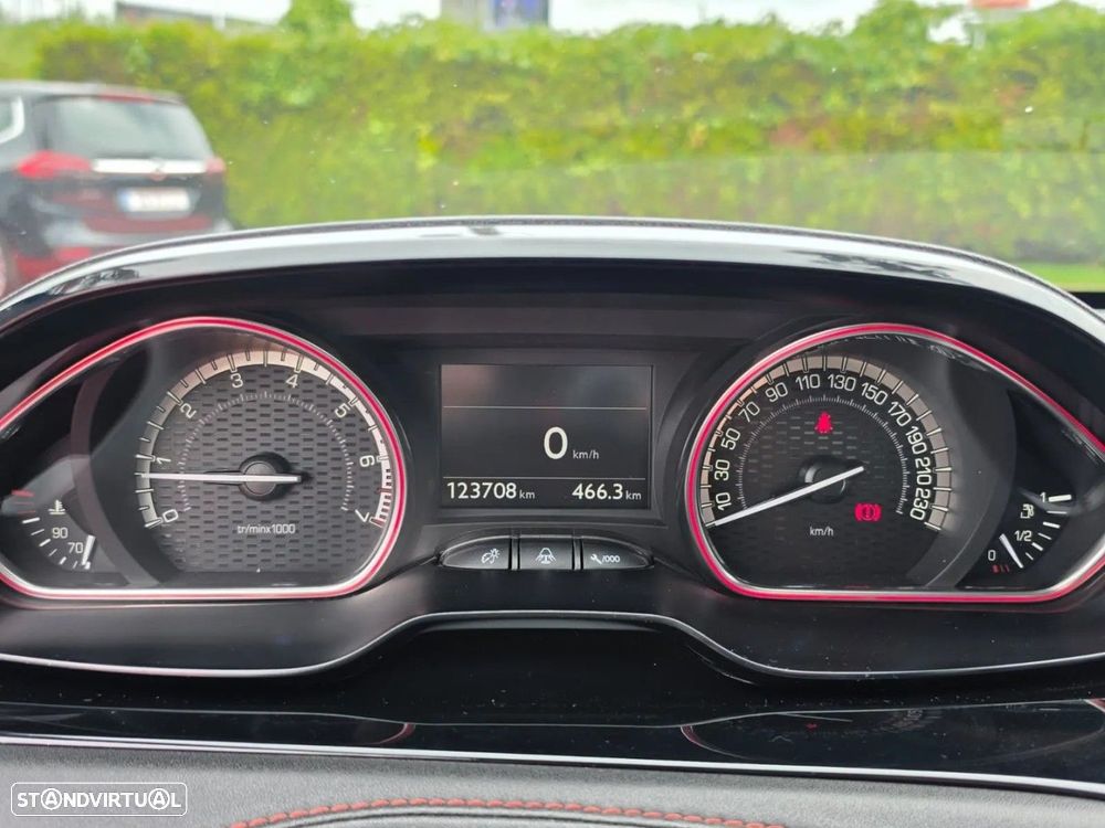Peugeot 208 GTI 200 THP - 17