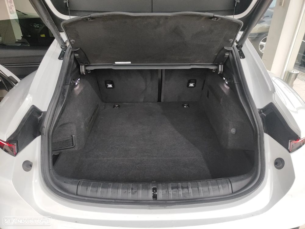 Porsche Taycan Cross Turismo 4 - 18