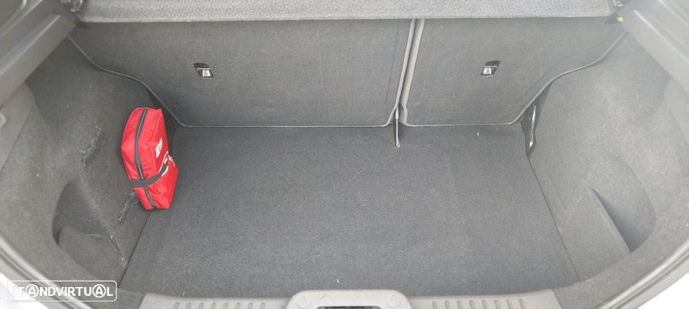 Ford Fiesta 1.6 T ST - 48