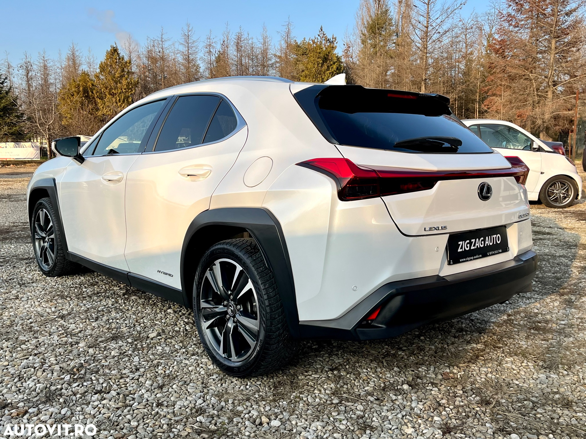 Lexus UX 250h 2.0L HEV 20H- (178 HP) 4X4 CVT Luxury - 3