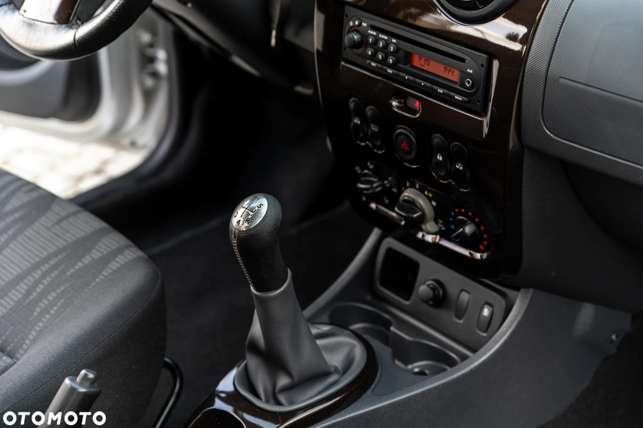 Dacia Duster 1.6 16V 4x2 Prestige - 27