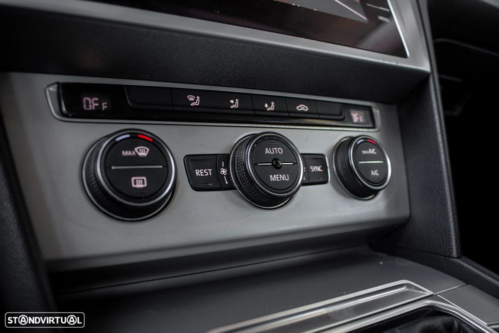 VW Passat Variant 1.6 TDI (BlueMotion ) DSG Comfortline - 24