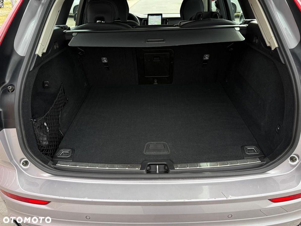 Volvo XC 60 B5 B AWD Plus Dark - 28