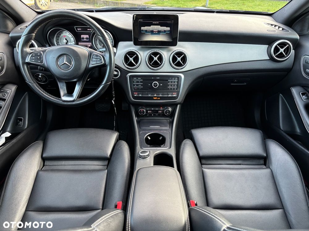 Mercedes-Benz GLA 250 4Matic 7G-DCT UrbanStyle Edition - 19