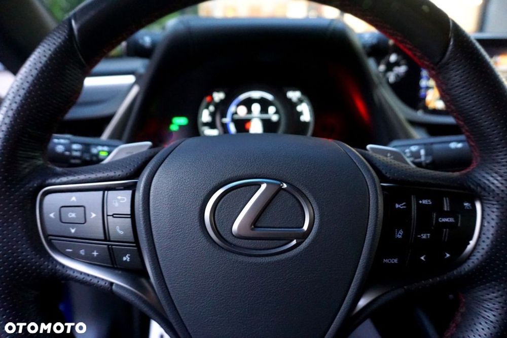 Lexus ES 300h F Sport - 29