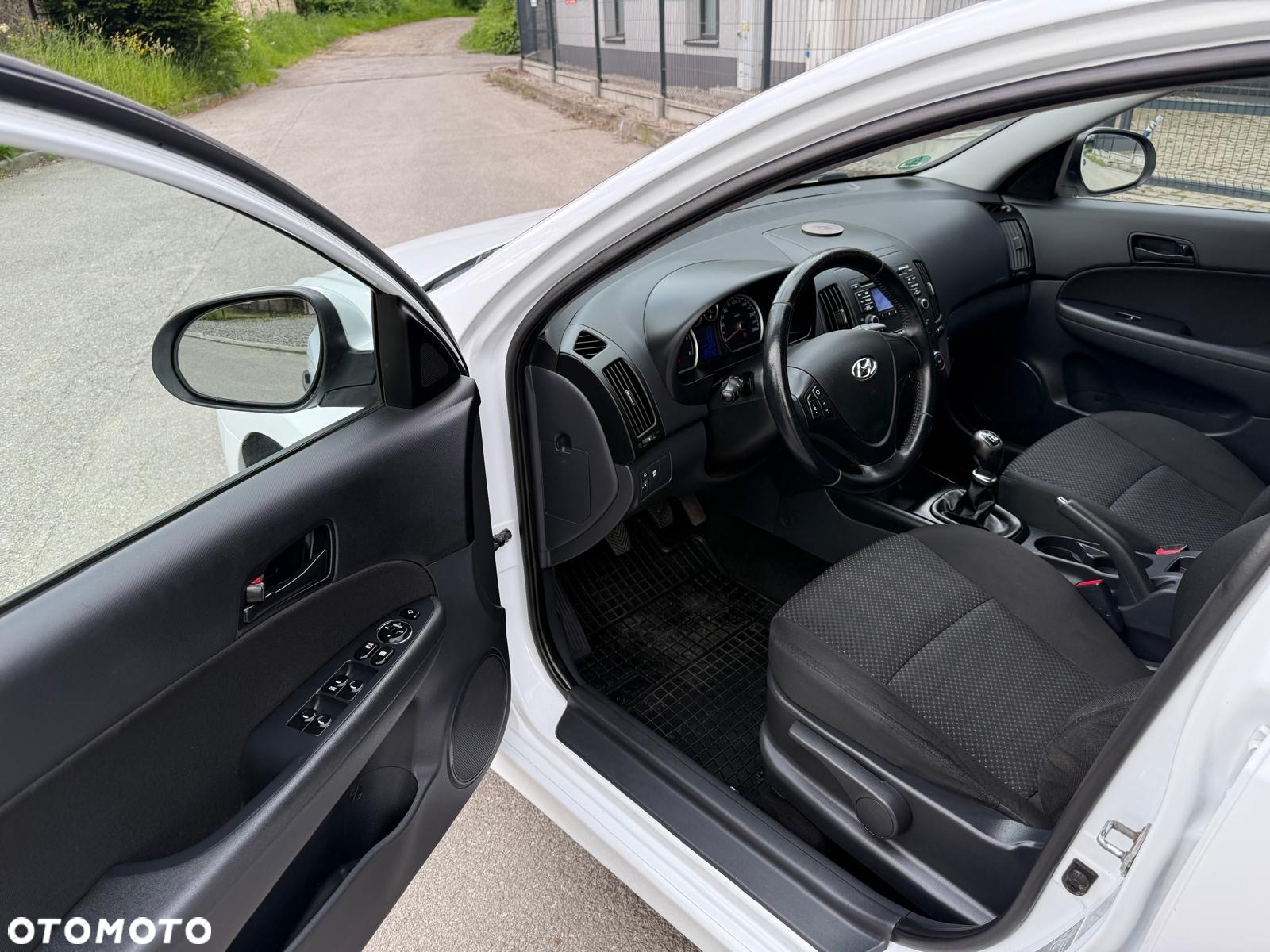 Hyundai i30 1.6 CRDi Base + EU5 - 16