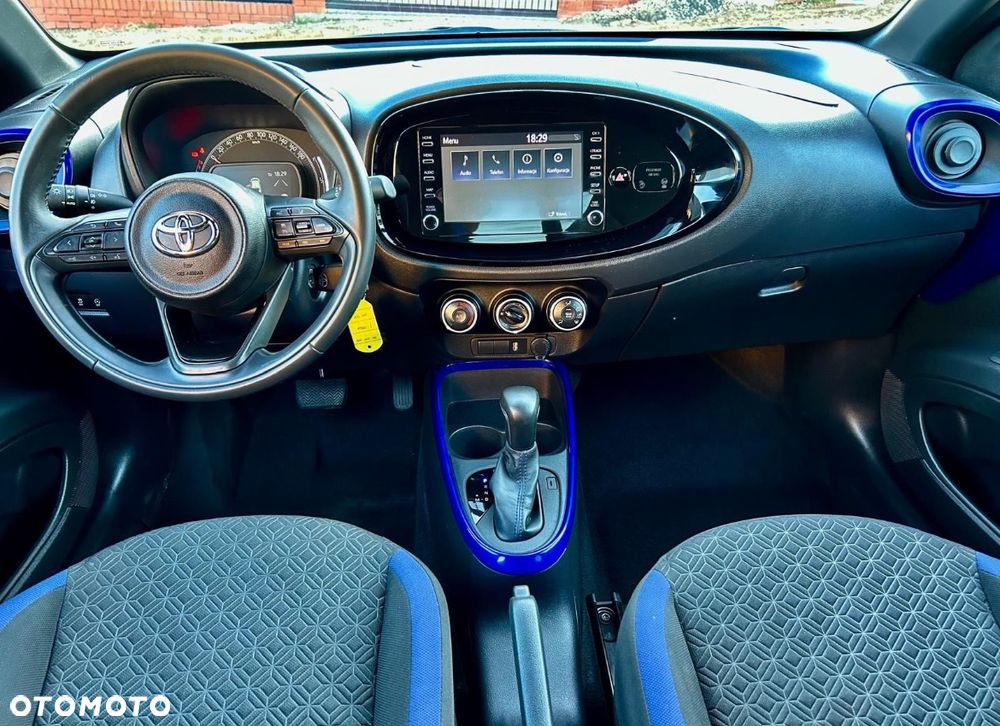 Toyota Aygo x.shift x-play connect - 9