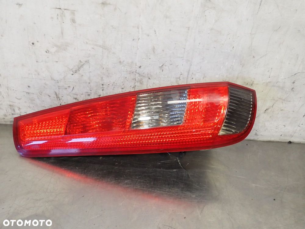 LAMPA LEWA TYLNA FORD FIESTA MK6 - 1