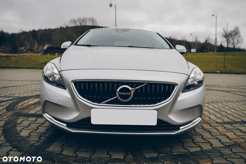 Volvo V40 D2 Drive-E Momentum - 9