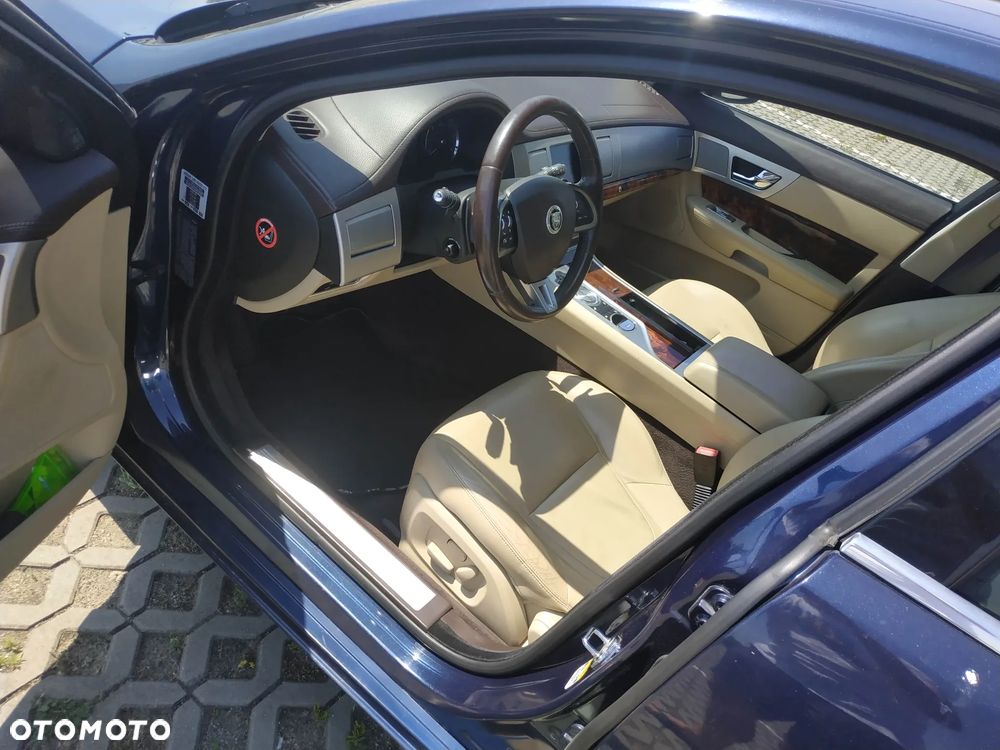 Jaguar XF 3.0 V6 D Luxury - 13