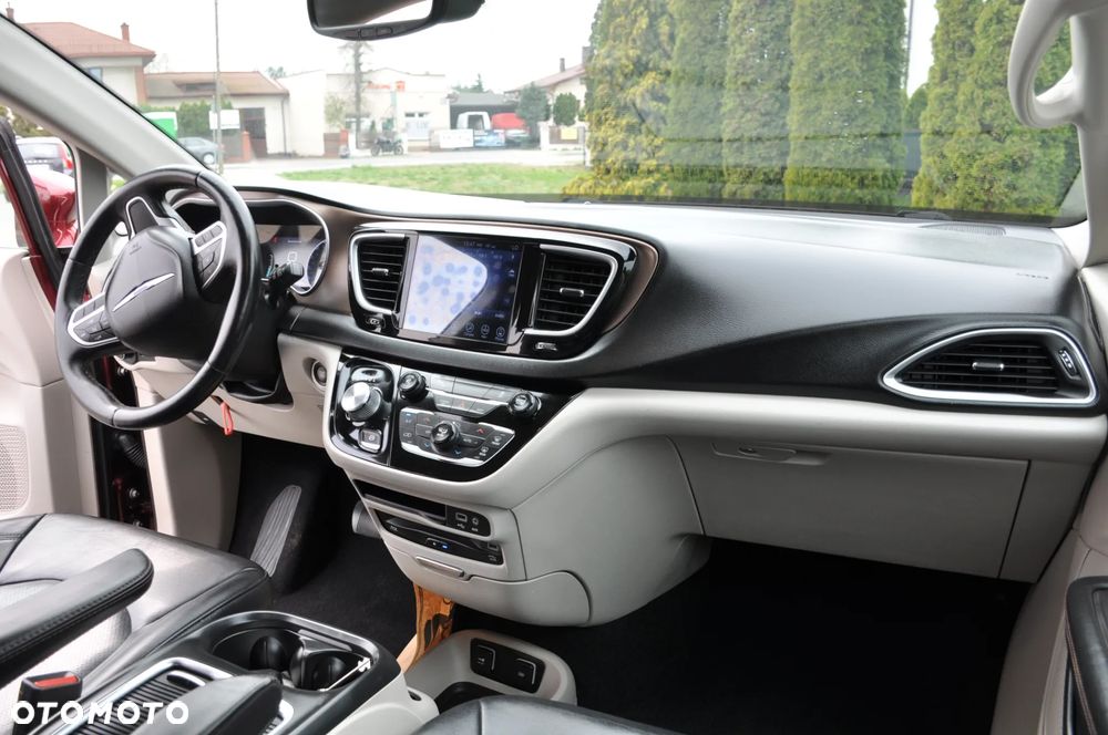 Chrysler Pacifica - 24