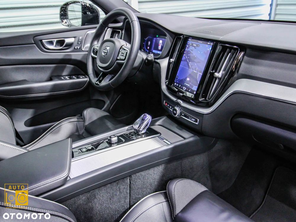 Volvo XC 60 B4 D AWD Plus Dark - 16