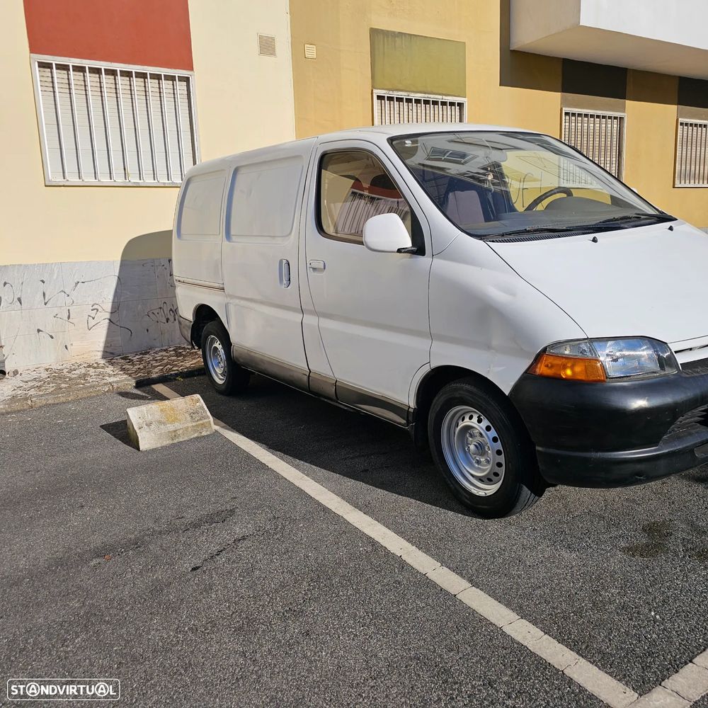Toyota HIACE - 12