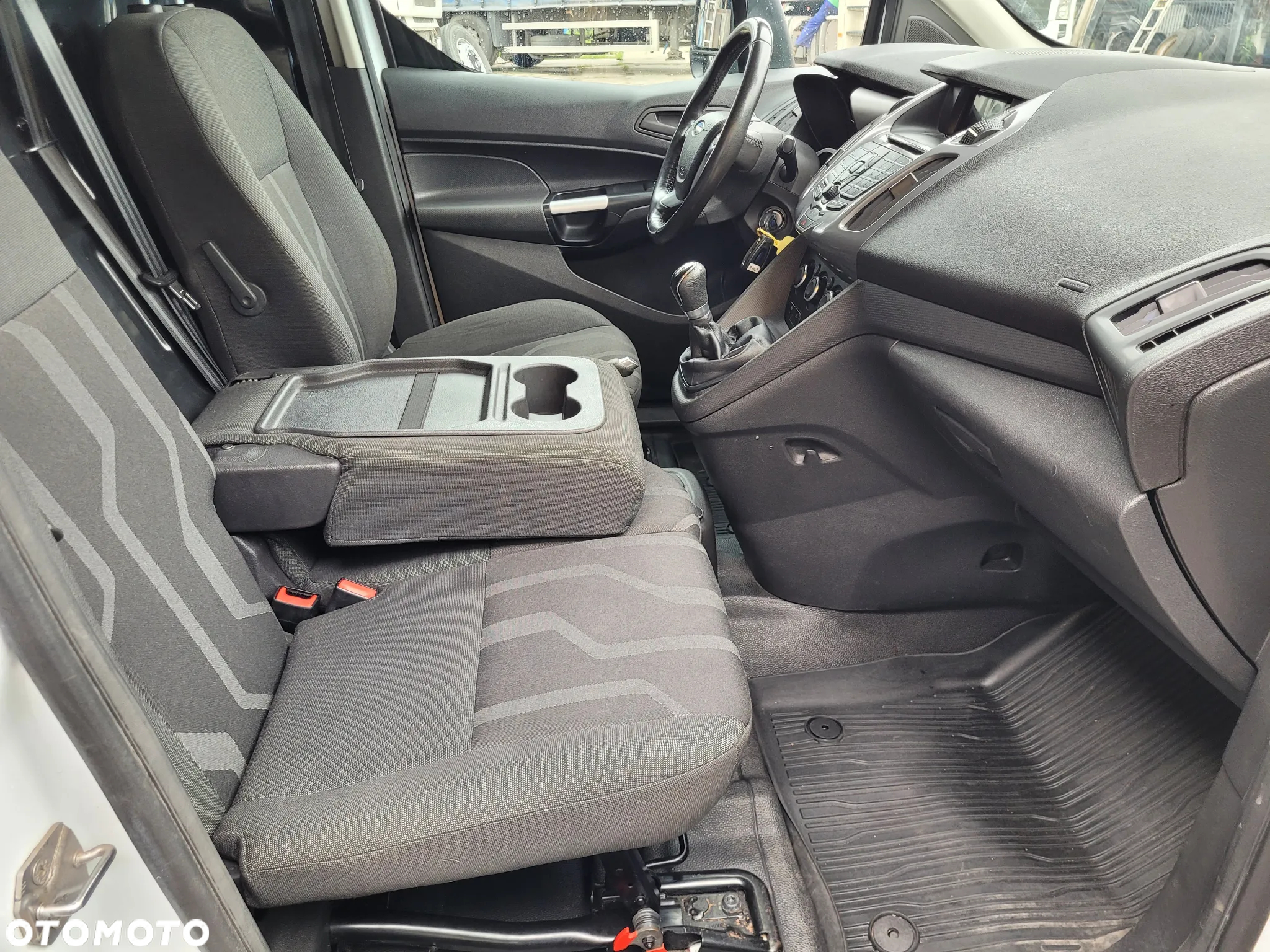 Ford Transit Connect - 11