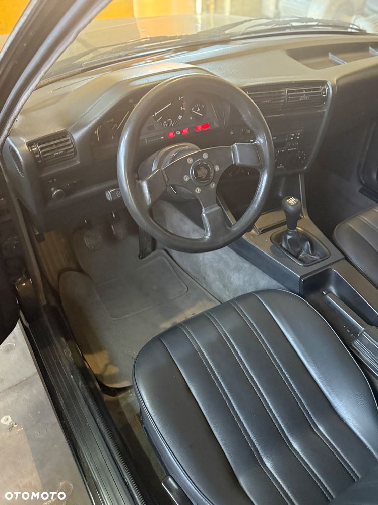 BMW Seria 3 318is - 16