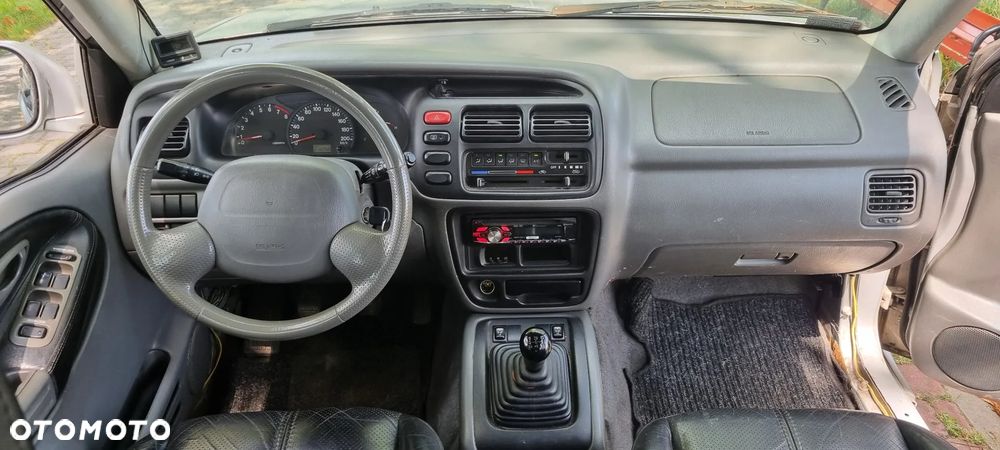 Suzuki Vitara - 8