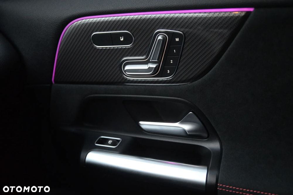 Mercedes-Benz GLA 200 d 4-Matic AMG Line 8G-DCT - 34