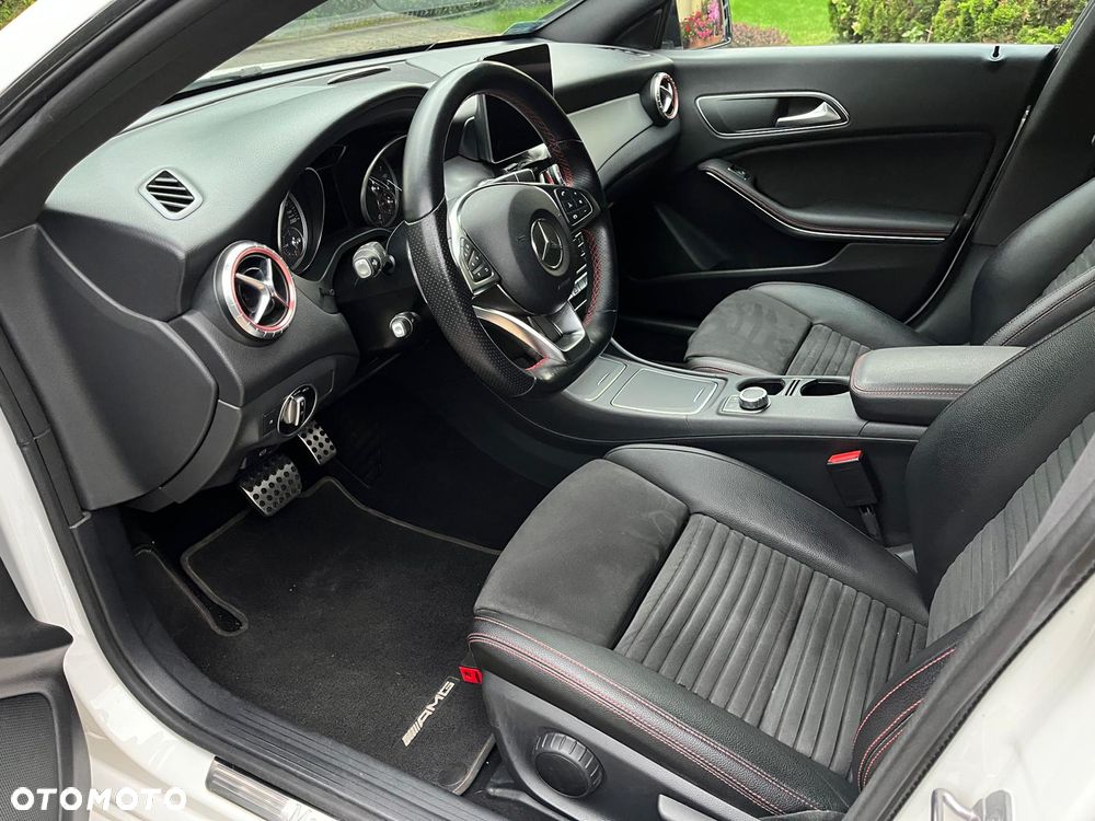 Mercedes-Benz CLA 200 7G-DCT - 19