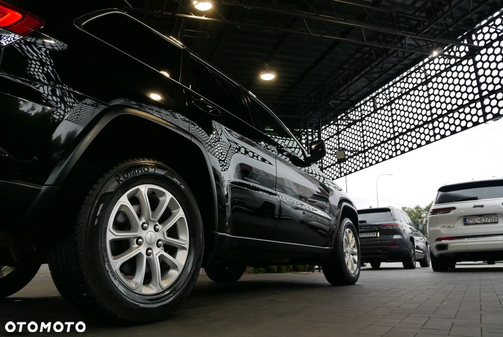 Jeep Grand Cherokee - 35