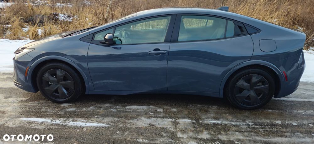 Toyota Prius Hybrid Advanced - 12