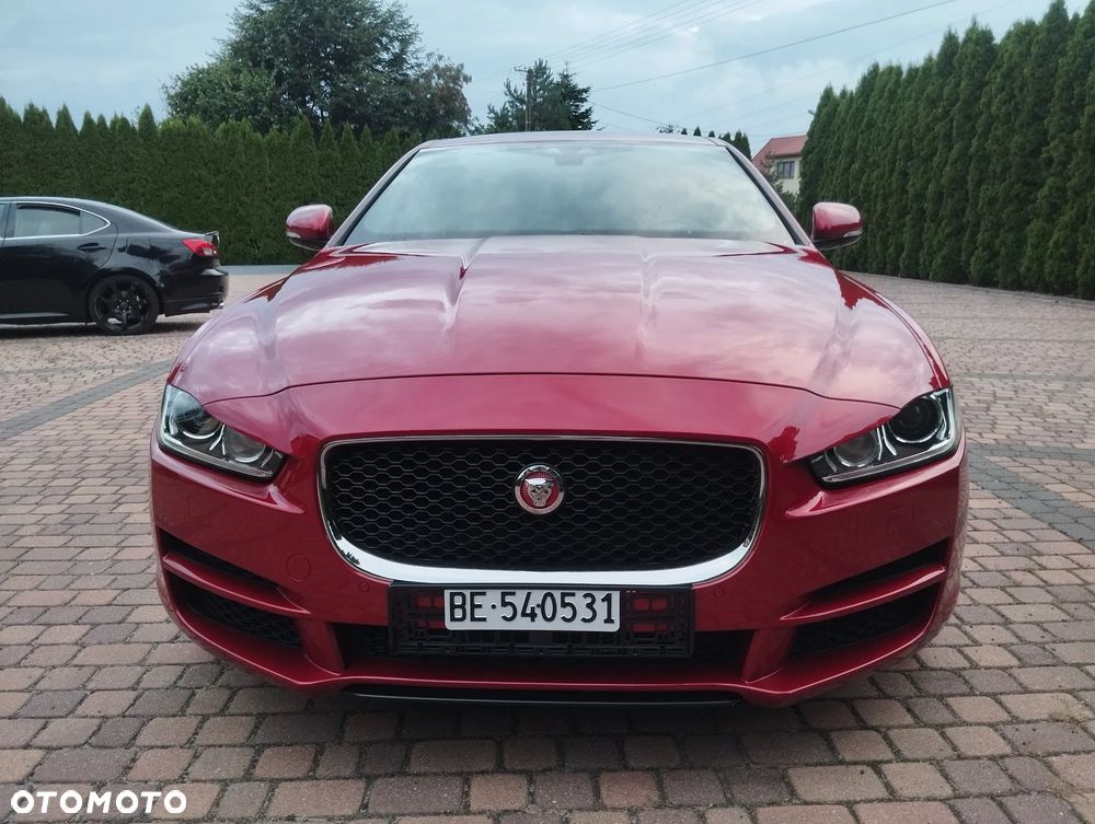 Jaguar XE 20t R-Sport - 10